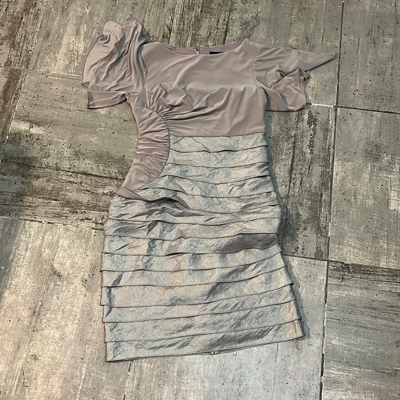Adrianna Papell Dresses & Skirts - Adriana Papell Dress size 6